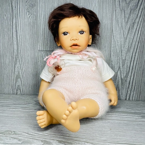 Rare vintage Angela Sutter realistic baby doll with outfit cloth body weighted - Picture 13 of 15